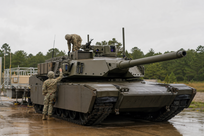 US-Soldaten prüfen einen M1E3-Abrams-Technologiedemonstrator [Bildinhalt mit KI erstellt]